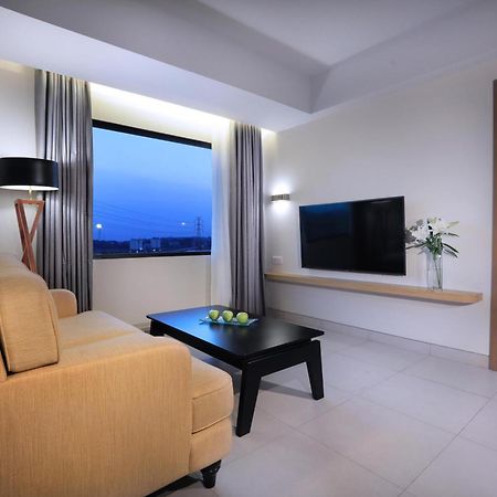 Quest Hotel Cikarang by ASTON Bekasi Eksteriør bilde