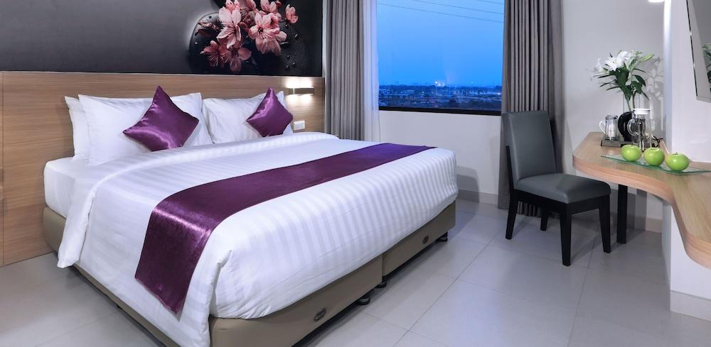 Quest Hotel Cikarang by ASTON Bekasi Eksteriør bilde