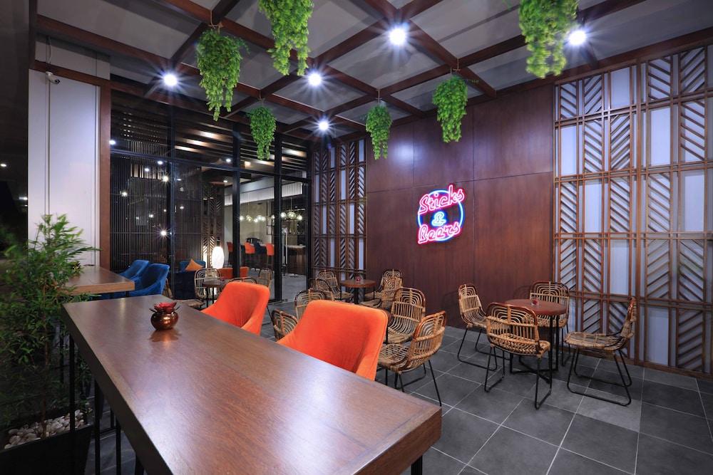 Quest Hotel Cikarang by ASTON Bekasi Eksteriør bilde