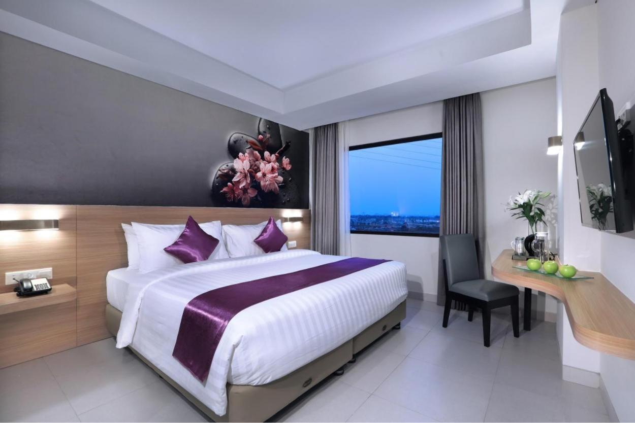 Quest Hotel Cikarang by ASTON Bekasi Eksteriør bilde