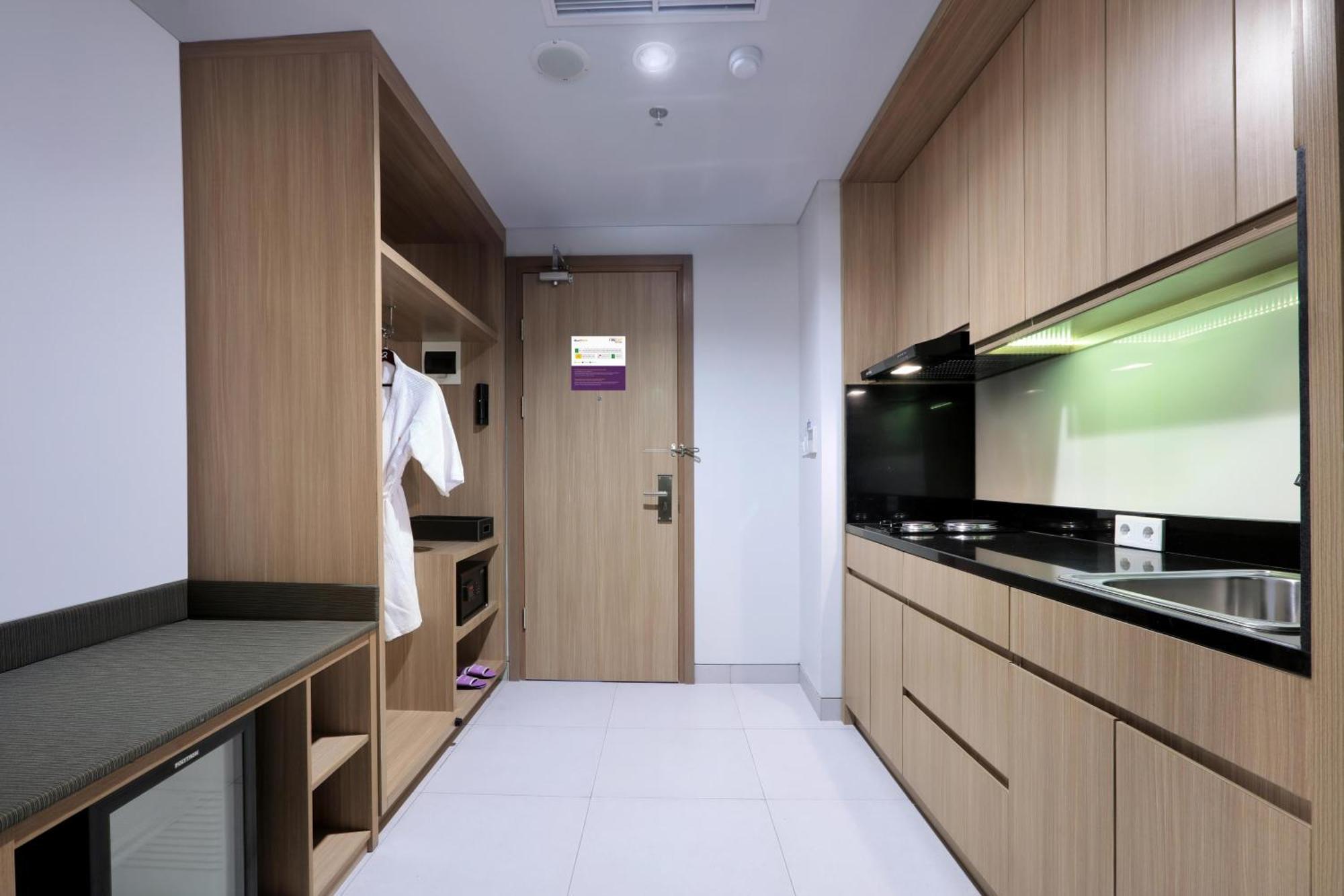 Quest Hotel Cikarang by ASTON Bekasi Eksteriør bilde