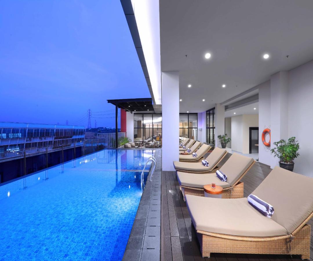 Quest Hotel Cikarang by ASTON Bekasi Eksteriør bilde